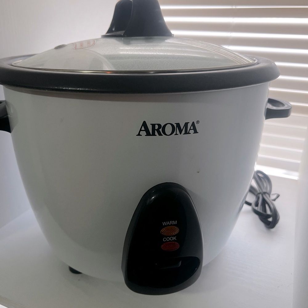 White, large Aroma rice cooker